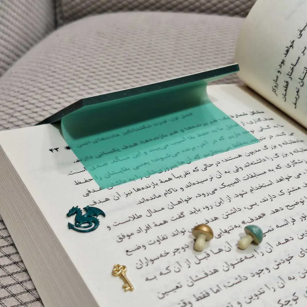 تست استیک نوت شفاف مربعی رنگ آبی روی نوشته