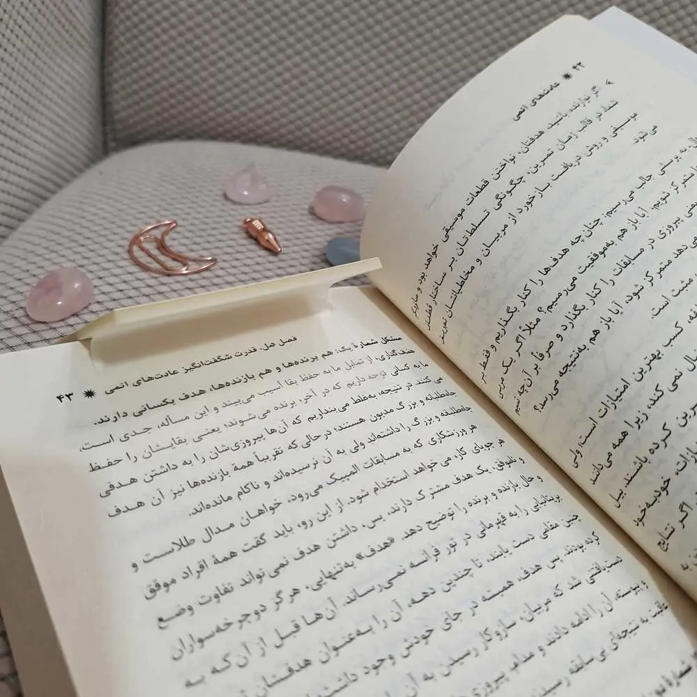 تست استیک نوت شفاف مربعی رنگ سفید روی نوشته